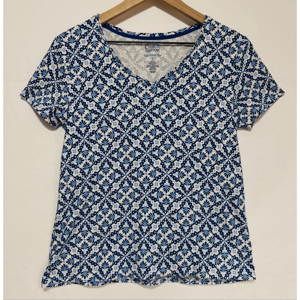 Croft & Barrow The Classic Tee Blue And White Geometric Print   Size S